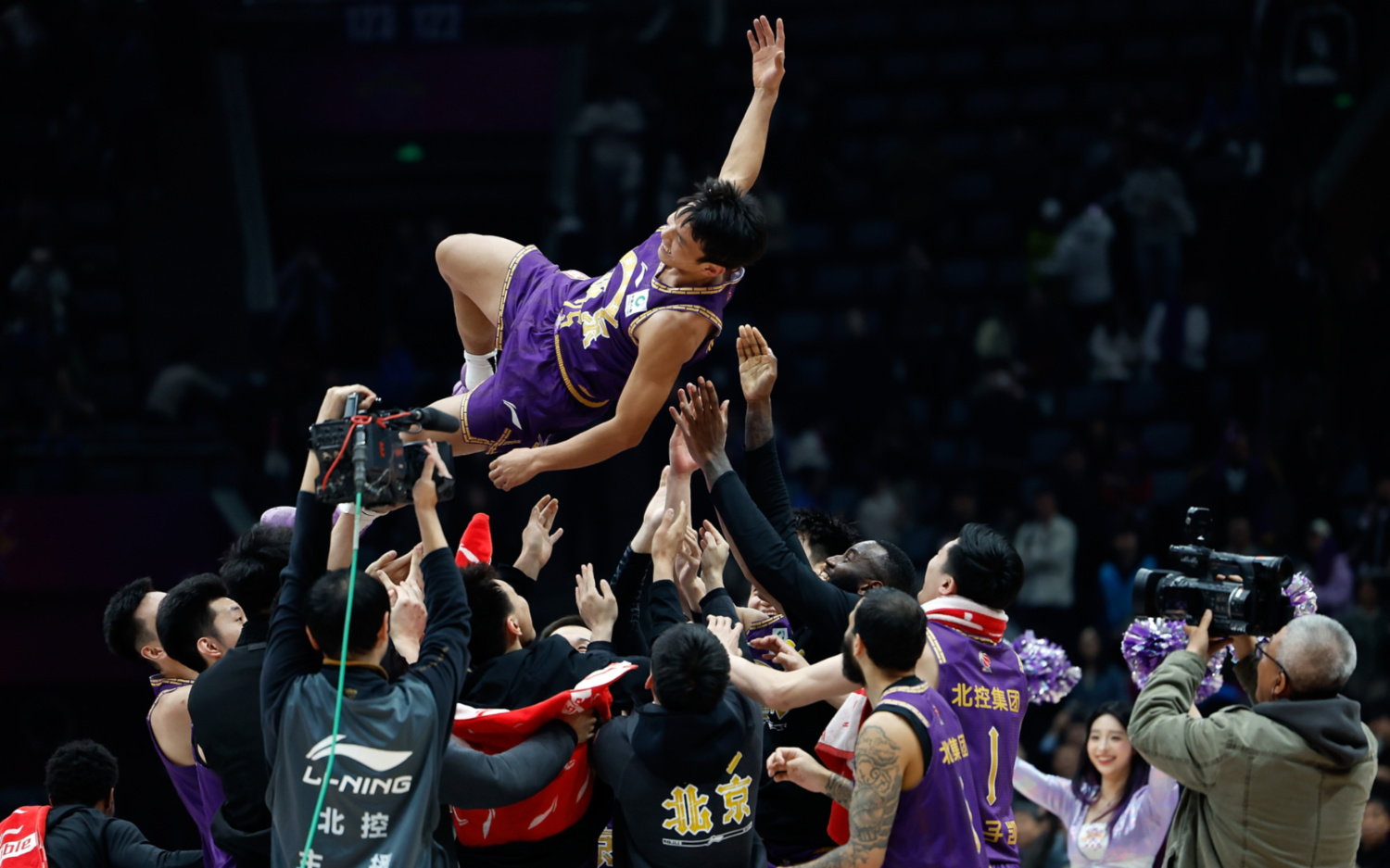 球星爆发！CBA赛场再现神级操作的简单介绍