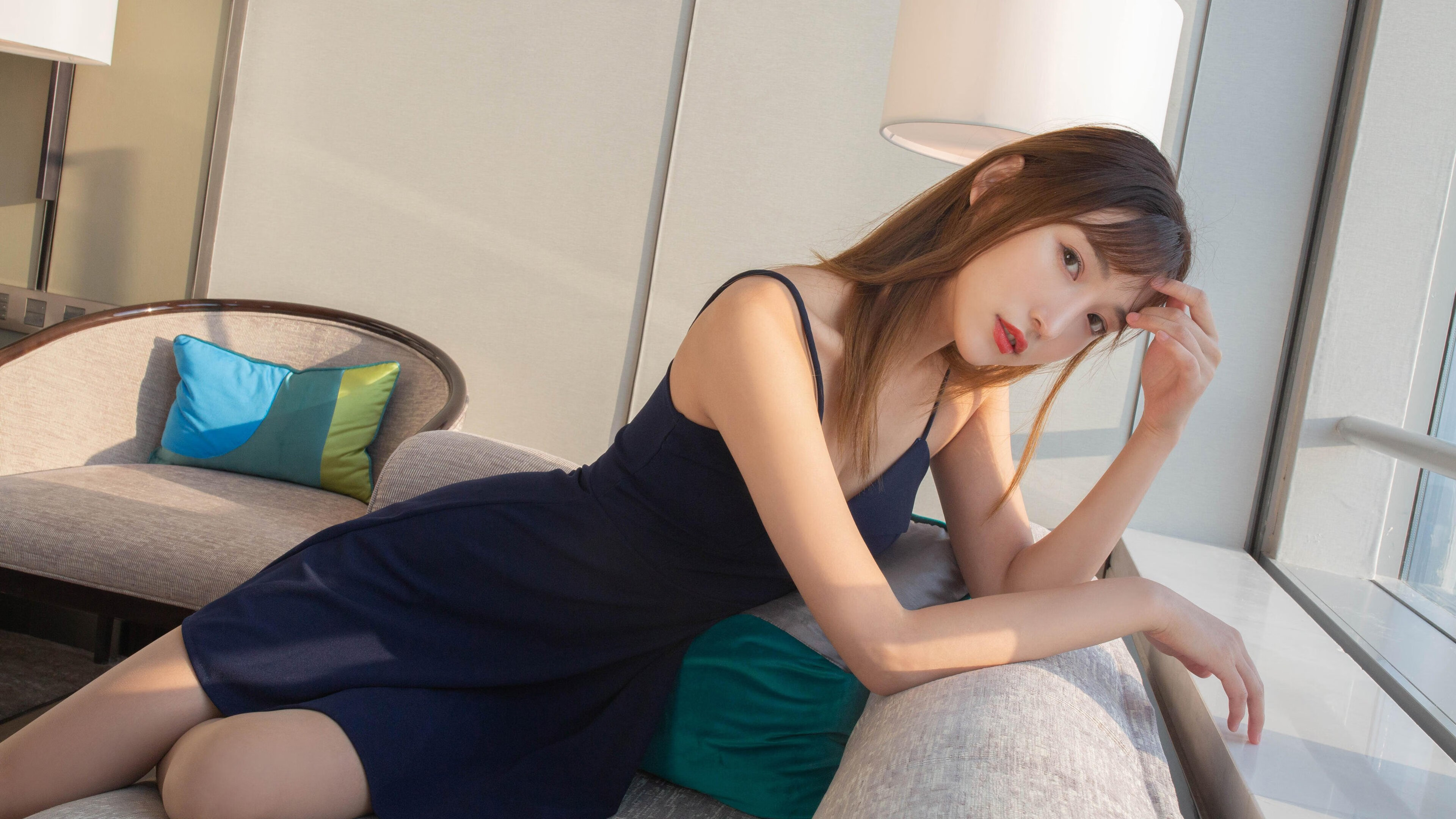 我将以更符合史实的世界杯为背景,创作一篇突出荷兰压制这一核心戏剧性的文章