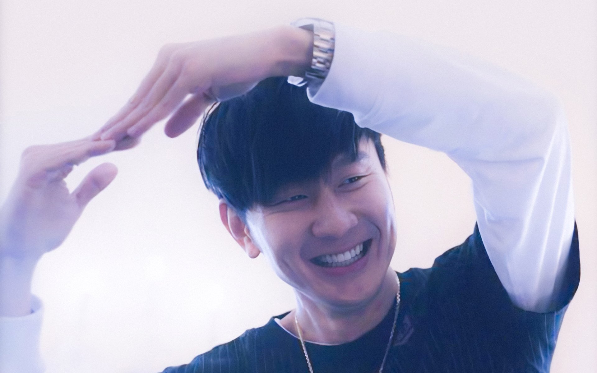 极速交错,当F1揭幕战的电光,撞上德布劳内的巡航导弹