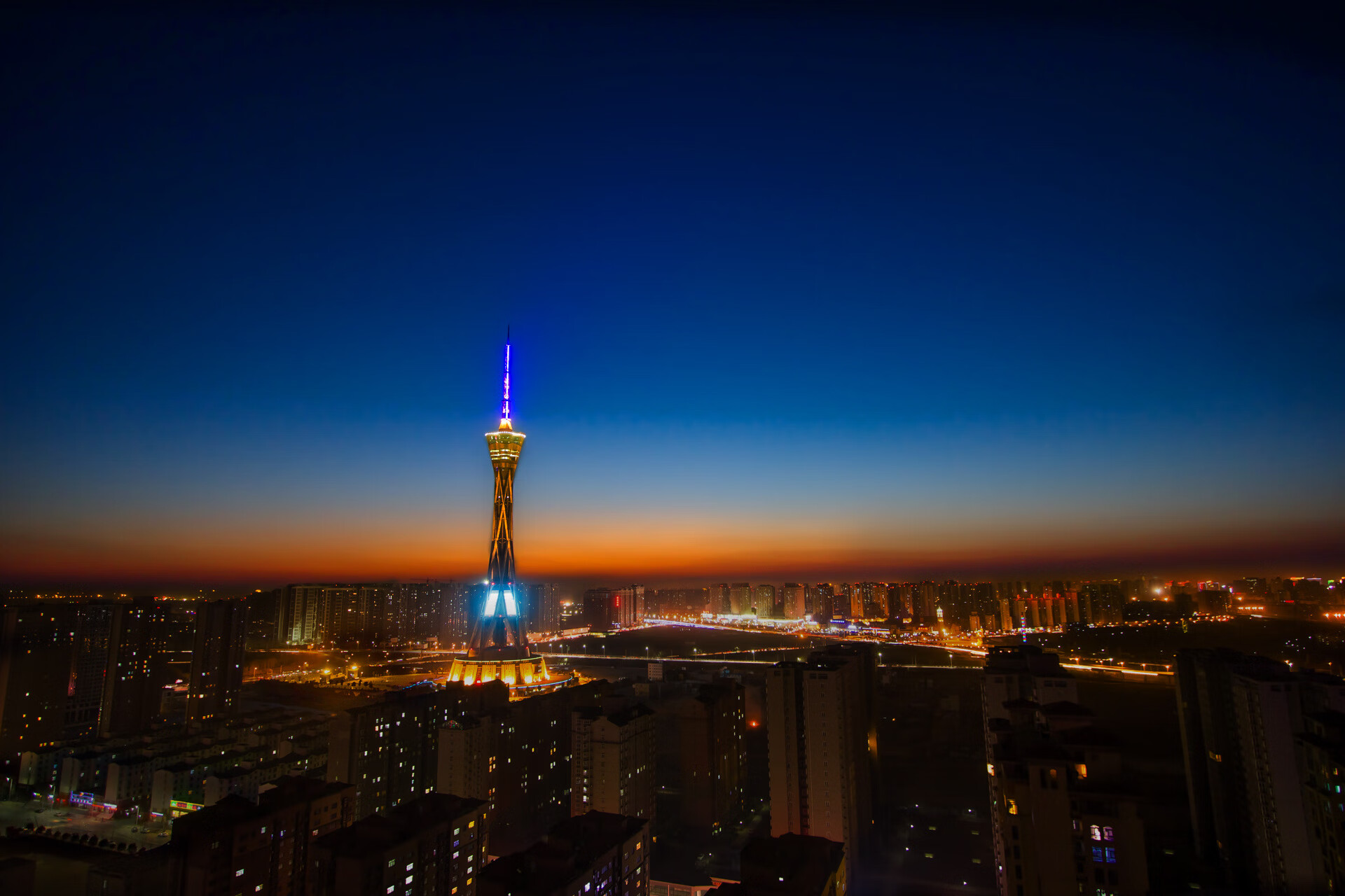 当武士刀切开斗牛士的红，姆巴佩的权杖在另一片战场加冕